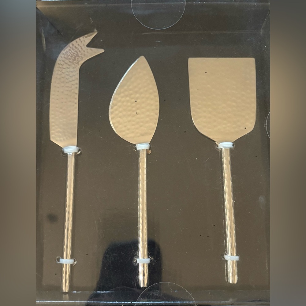 BEEKMAN HOME NWT 3pc hammered silver tone cheese knives set